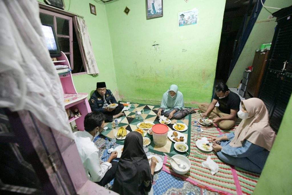 SAFARI RAMADAN Sahur Bersama Keluarga Bi Mar, Ridwan Kamil: Silaturahmi Bawa Kebahagiaan SAFARI RAMADAN Sahur Bersama Keluarga Bi Mar, Ridwan Kamil: Silaturahmi Bawa Kebahagiaan