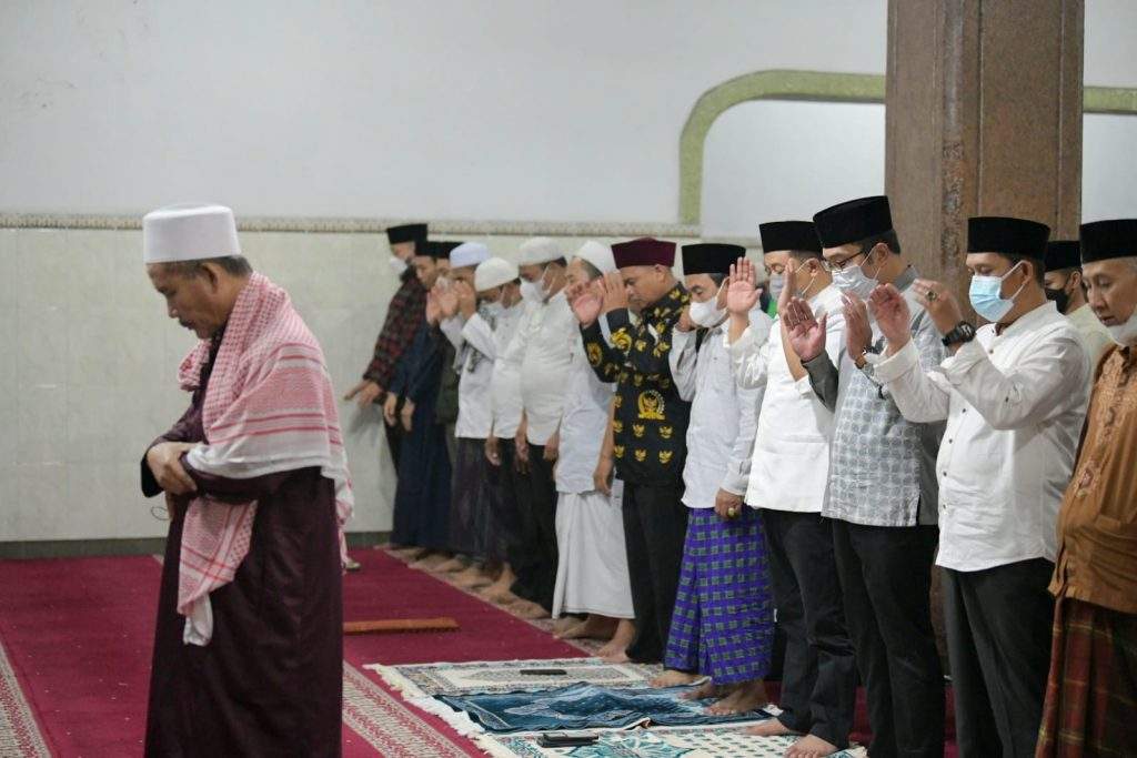 Subuh Berjamaah, Ridwan Kamil Minta DKM Jaga Masjid "Musafir"