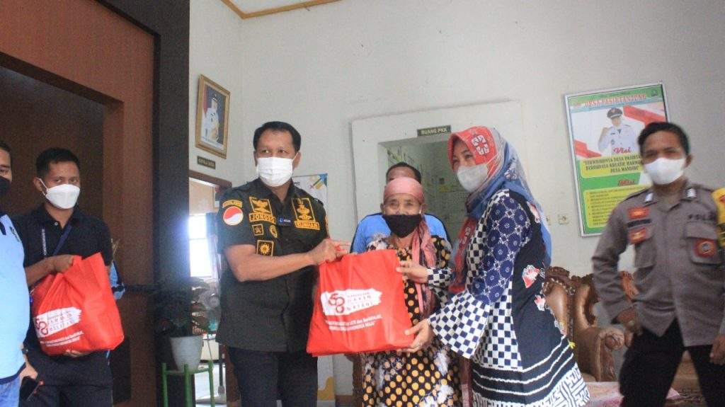 Kakanwil Kemenkumham Tinjau Langsung Pembagian Sembako Lapas Cikarang