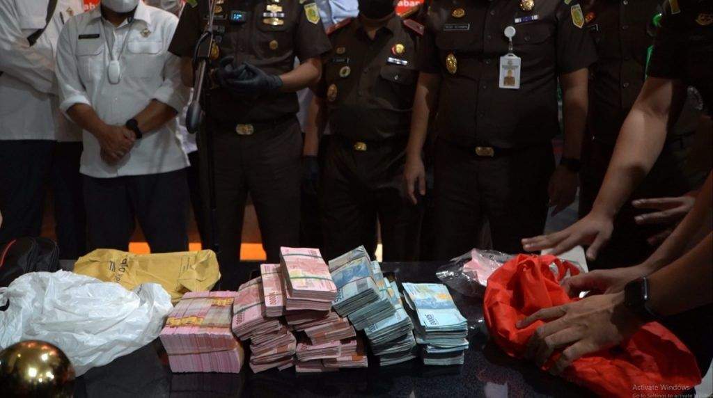 OTT Oknum BPK Jabar, Kajati: Rekayasa Hasil Audit RSUD & Puskesmas