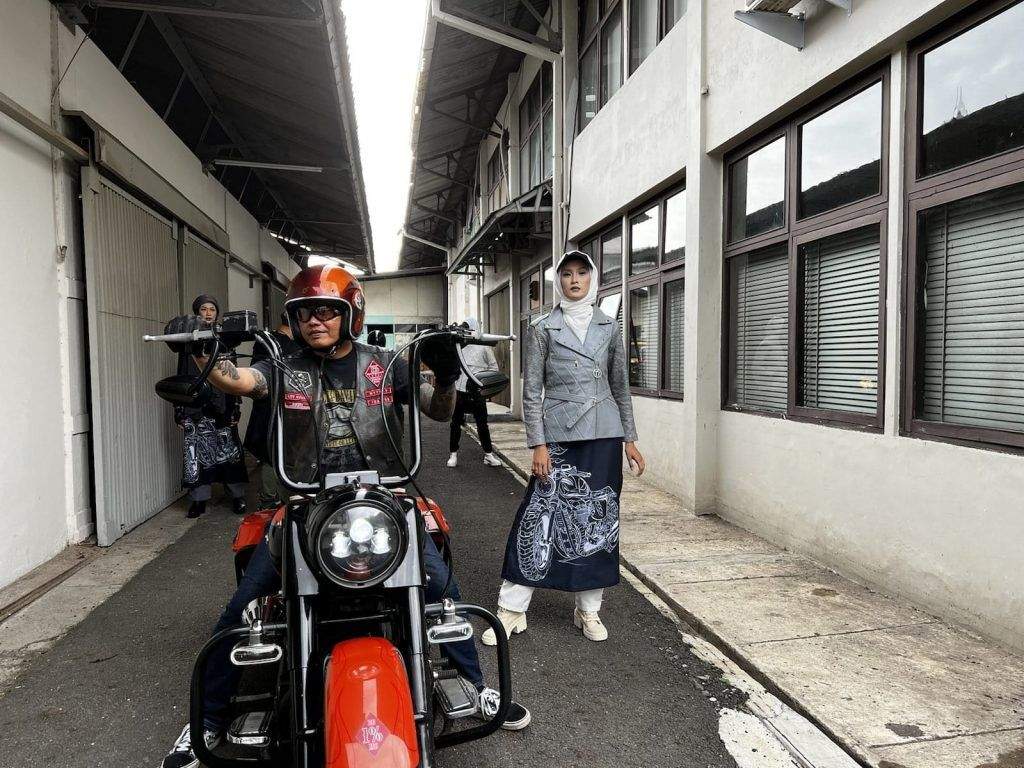 Yumna Shiba, Suguhkan "Busana Bikers Muslimah" di Hari Wisuda