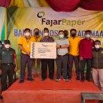 Fajar Paper Berikan Zakat Kepada 1.500 Warga Desa Kalijaya dan 400 Paket Sembako untuk Kegiatan Baksos