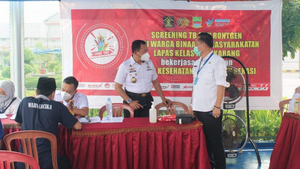 Deteksi Dini Penyakit Menular, Kalapas Cikarang Pantau Langsung Skrining dan Tes TBC Bagi WBP Deteksi Dini Penyakit Menular, Kalapas Cikarang Pantau Langsung Skrining dan Tes TBC Bagi WBP