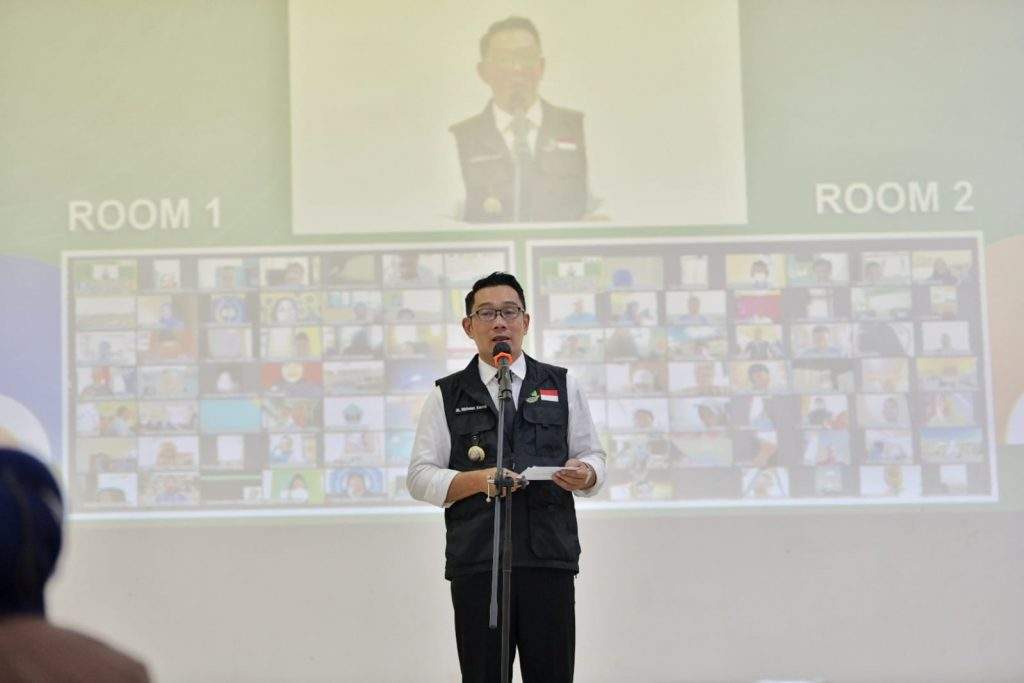 Ridwan Kamil Serahkan SK P3K Tahap 1 untuk 5.767 Guru Ridwan Kamil Serahkan SK P3K Tahap 1 untuk 5.767 Guru