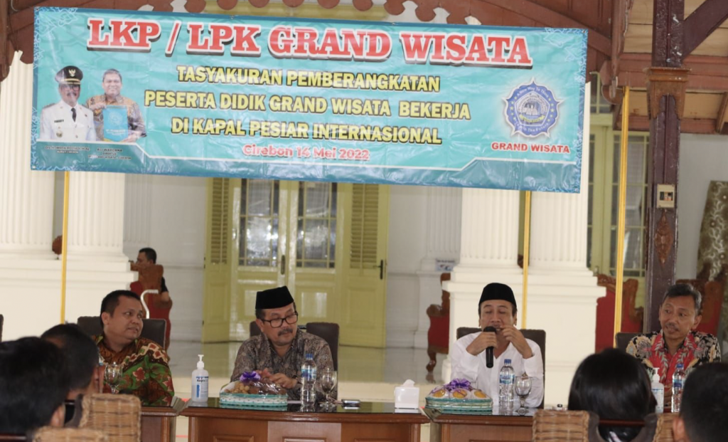 Berangkatkan Kru Kapal Pesiar dari Cirebon, Begini Pesan Dewan Aan Setiawan Berangkatkan Kru Kapal Pesiar dari Cirebon, Begini Pesan Dewan Aan Setiawan