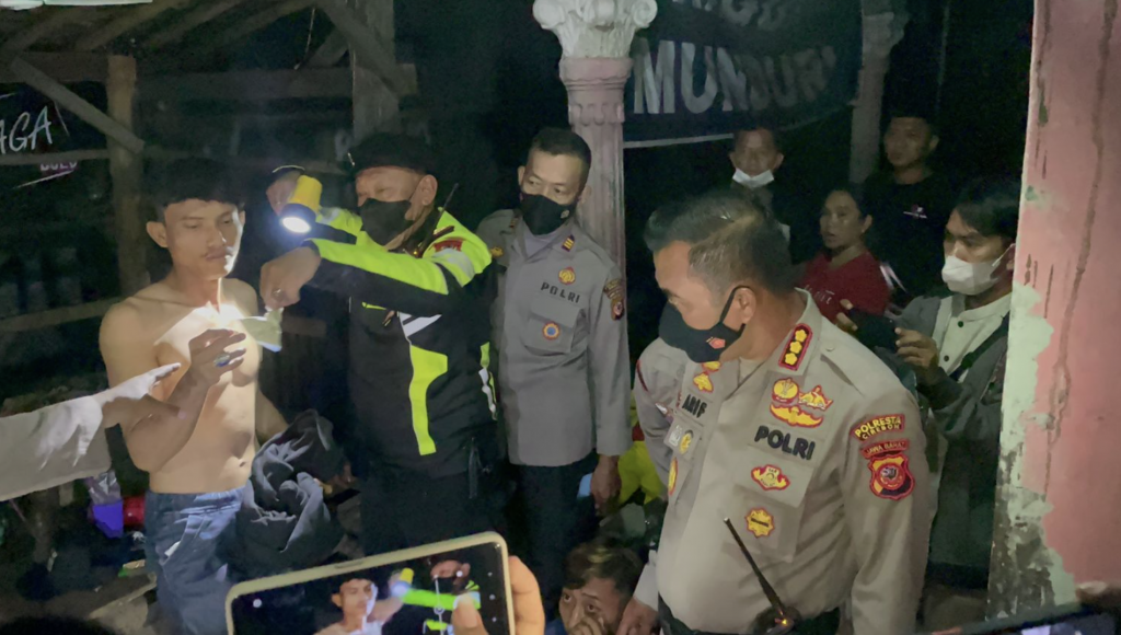 Polresta Cirebon Grebek Markas Geng Motor di Cirtim, Ini yang Ditemukan! Polresta Cirebon Grebek Markas Geng Motor di Cirtim, Ini yang Ditemukan!