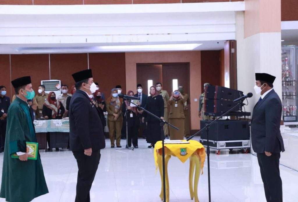 Plt. Bupati Bekasi Lantik Sekda Plt. Bupati Bekasi Lantik Sekda