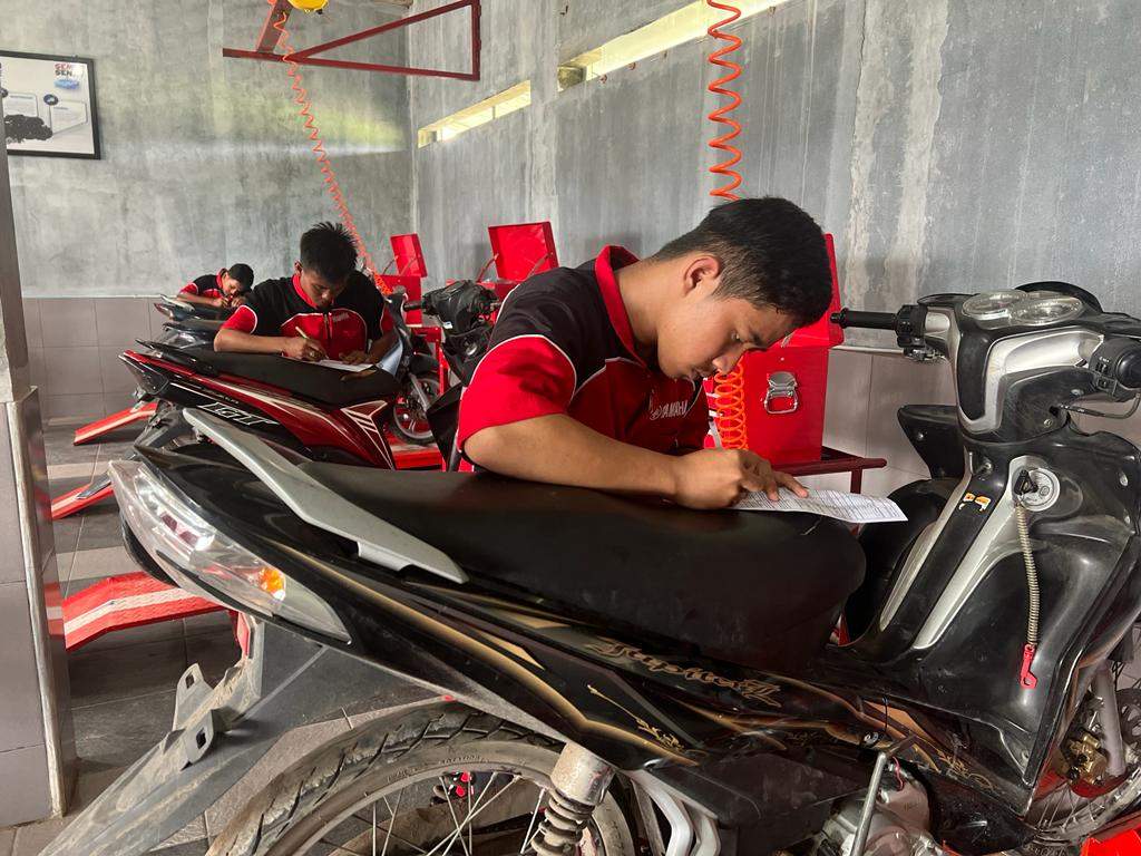 Inovatif! SMK YAMI Waled Gelar Upgrading Kejuruan Disaksikan Langsung Wali Murid