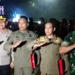 Kapolrestro Bekasi dan Dandim 0509 Berikan Penghargaan Kepada 2 Petugas Satpol PP