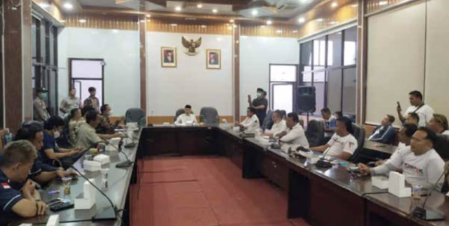Pemdes Astanamukti & LSM KOMPAK Adukan PT. Trimitra ke DPRD