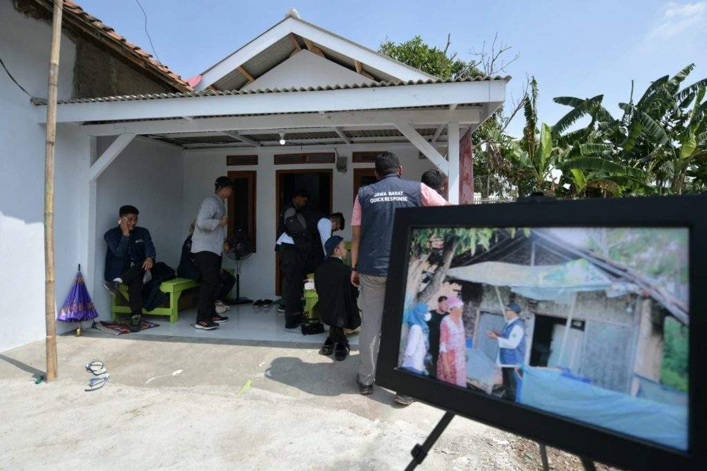 Ridwan Kamil Tinjau Kelayakan Rumah Nenek Ami Setelah Direnovasi Ridwan Kamil Tinjau Kelayakan Rumah Nenek Ami Setelah Direnovasi