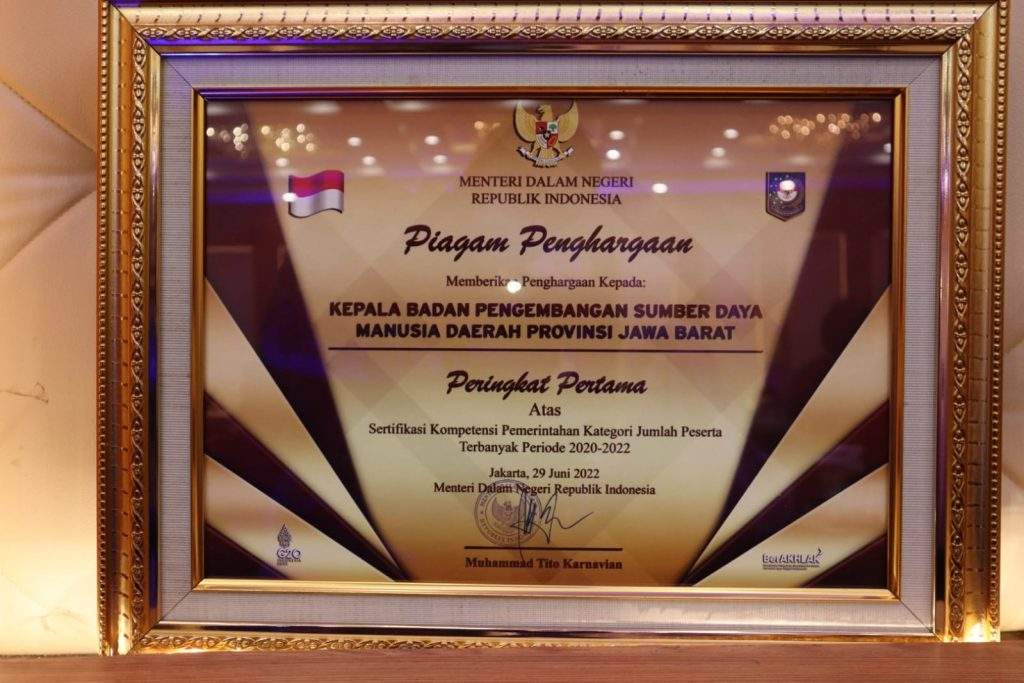 Jawa Barat Raih Dua Penghargaan Nasional Prestasi Sertifikasi Kompetensi Pemerintahan Jawa Barat Raih Dua Penghargaan Nasional Prestasi Sertifikasi Kompetensi Pemerintahan