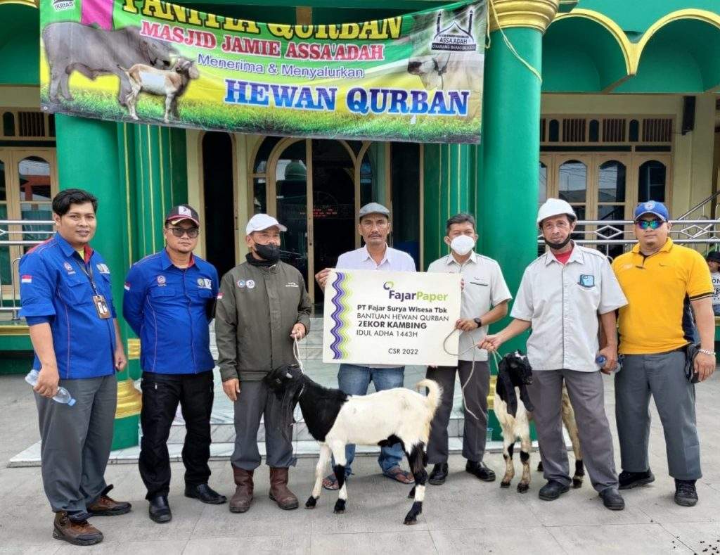 FajarPaper Serahkan Bantuan 93 Kambing dan 3 Sapi untuk Rayakan Hari Raya Idul Adha