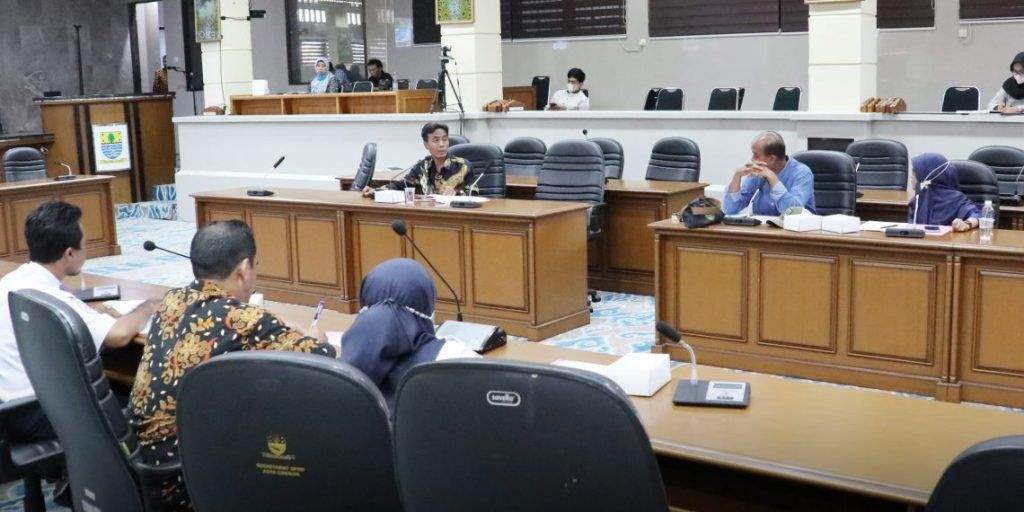 Komisi I DPRD Minta Dishub Kota Cirebon Mantapkan Sosialisasi “Tanpa Karcis, Parkir Gratis” Komisi I DPRD Minta Dishub Kota Cirebon Mantapkan Sosialisasi “Tanpa Karcis, Parkir Gratis”