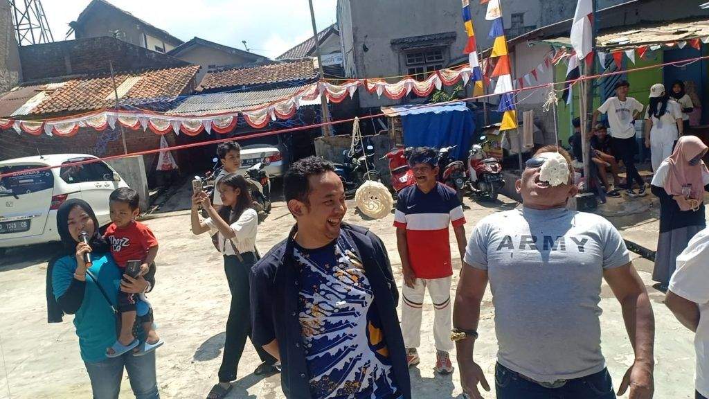 Antusiasnya Warga Babakan Sari Saat ’Dokter Kasep’ Ikut Lomba Agustusan