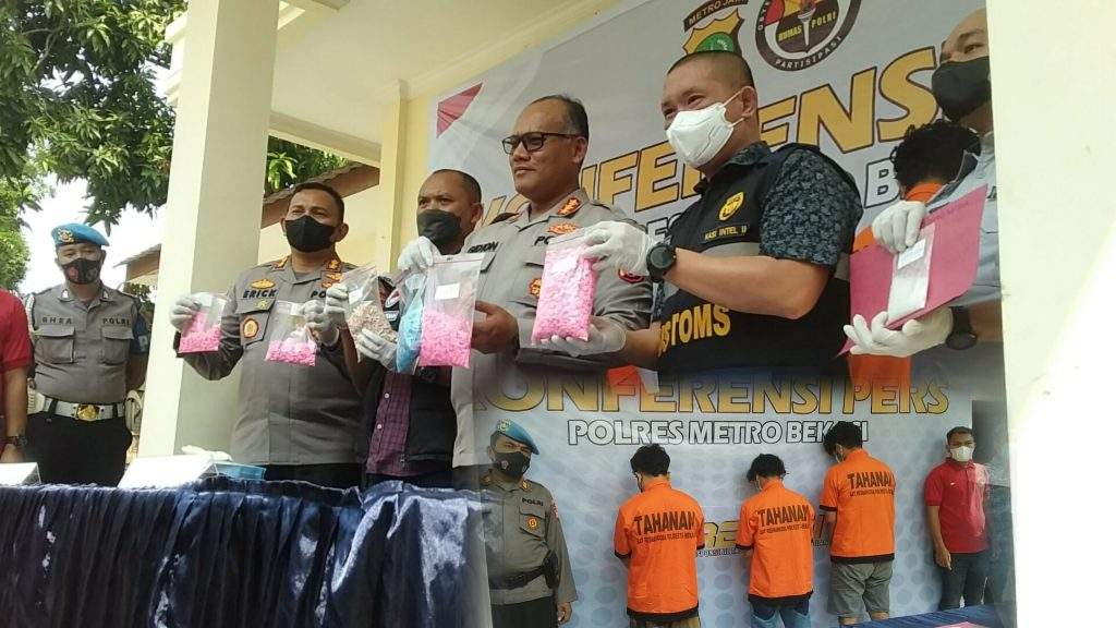3 Sindikat Pengedar Narkoba Jaringan Internasional Kegep Di Bekasi 3 Sindikat Pengedar Narkoba Jaringan Internasional Kegep Di Bekasi