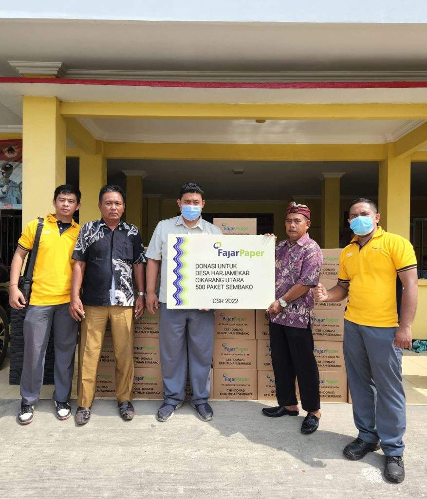 FajarPaper Serahkan Bantuan 500 Paket Sembako, 1 Unit Kendaraan Angkutan Sampah dan 80 Sembako Untuk Desa Harjamekar dan Panti Asuhan