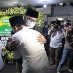 Ridwan Kamil Takziah ke Rumah Ayahanda Emil Dardak