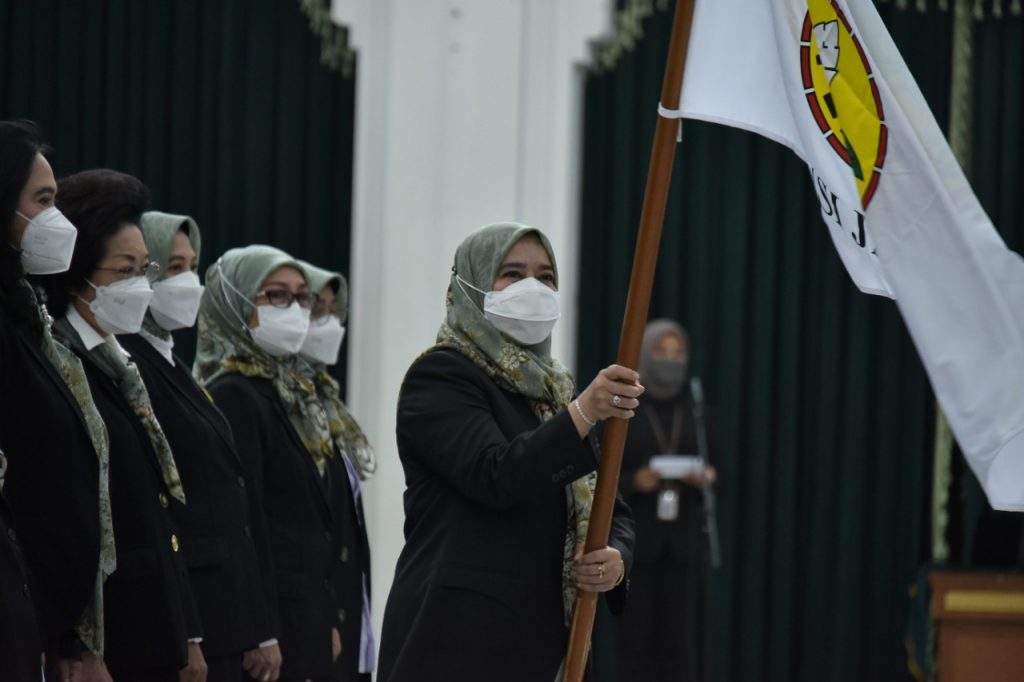 Lina Ruzhan Resmi Ketua Perwosi Jabar Lina Ruzhan Resmi Ketua Perwosi Jabar