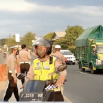 Jembatan Kanci Dibangun, Satlantas Polresta Cirebon Terapkan 'Contra Flow' Selama 8 Bulan