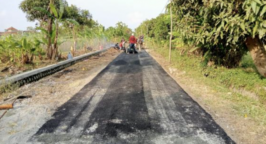 Desa Kalisapu Benahi Jalan Pakai DD Tahap II 2022, Cirebon Timur Belum Cair?