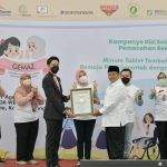 REKOR MURI..!! 1,3 Juta Siswi se-Jabar Serentak Minum Tablet Tambah Darah