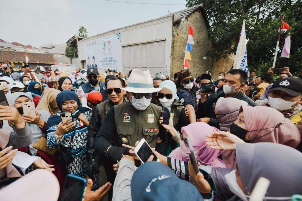 Empat Desa Naik Kelas, Gubernur Jabar Serahkan Empat Maskara Empat Desa Naik Kelas, Gubernur Jabar Serahkan Empat Maskara