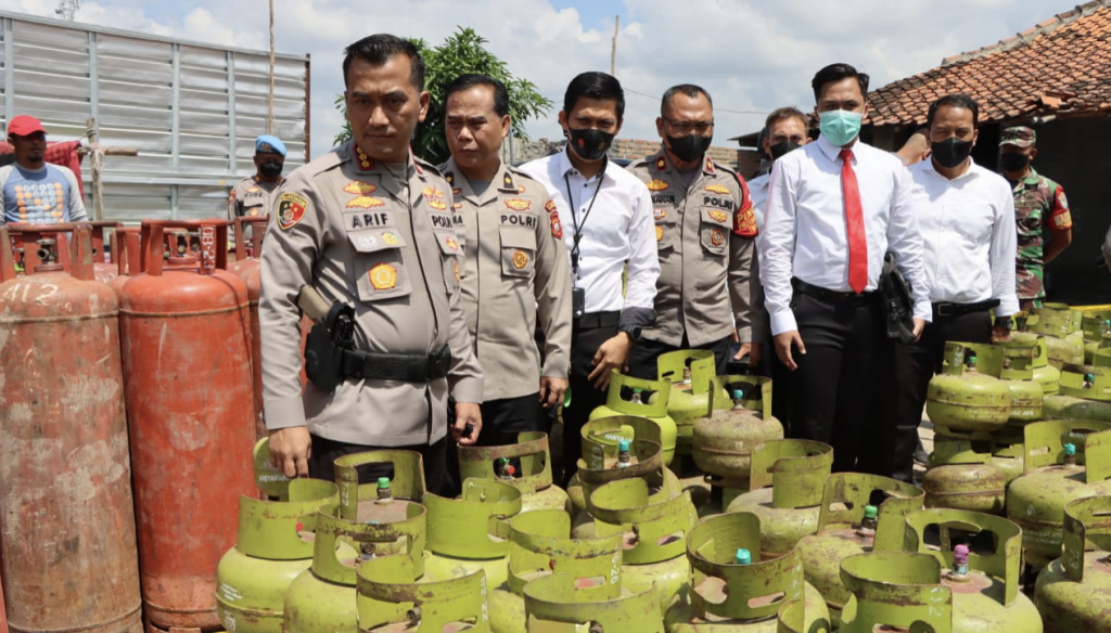 Satreskrim Polresta Cirebon Bekuk Produsen Elpiji Oplosan Di Palimanan
