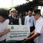 Ridwan Kamil Salurkan Bantuan Kemanusiaan Bank bjb Rp500 juta ke Korban Banjir Lebak