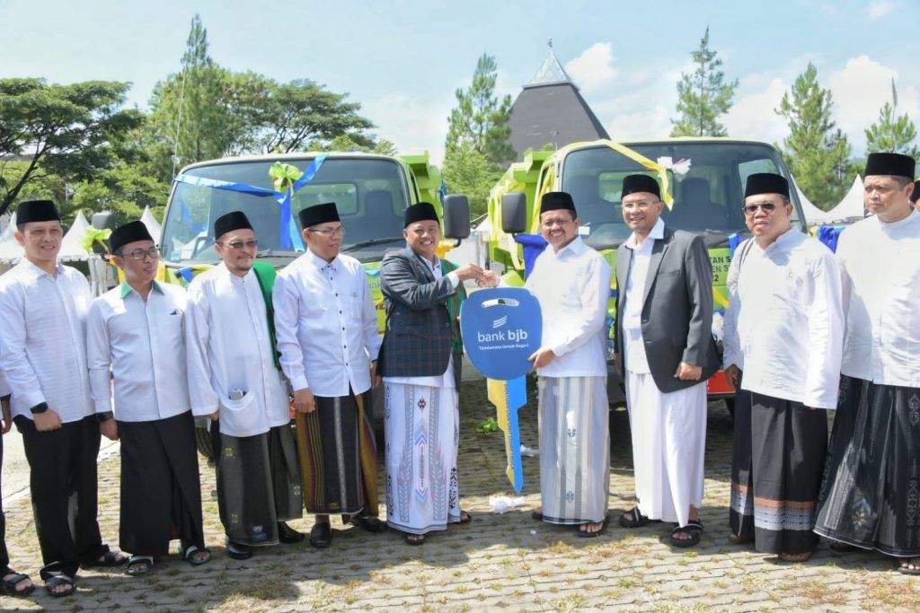 Di Sumedang, Wagub Ingatkan Peran Penting Santri Jaga NKRI