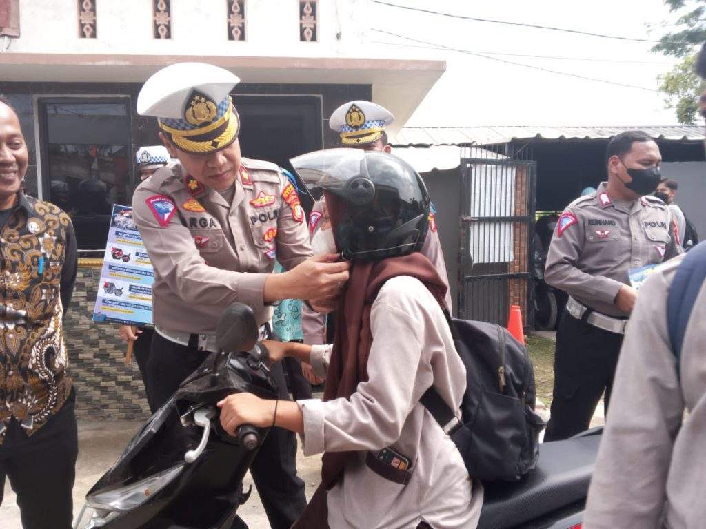 Ops Zebra Jaya 2022, Satlantas Polres Metro Bekasi Tegur 880 Pelanggar Ops Zebra Jaya 2022, Satlantas Polres Metro Bekasi Tegur 880 Pelanggar
