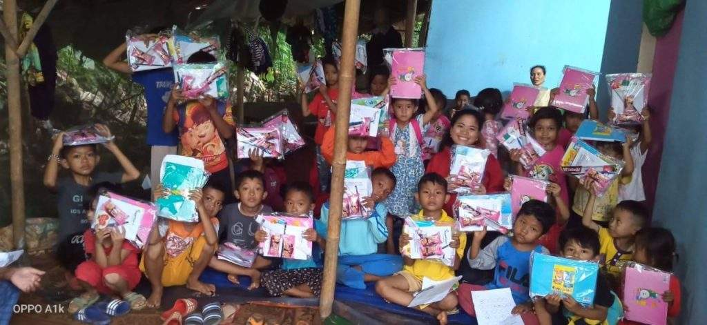 FajarPaper Distribusikan 400 Paket Alat Tulis ke Panti Asuhan