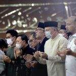 Gubernur dan ASN Salatkan Jenazah Almarhum Yerry Yanuar di Gedung Sate