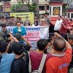 Demo Polisi, Wartawan Karawang Pertanyakan Kenapa Tersangka Belum Ditahan