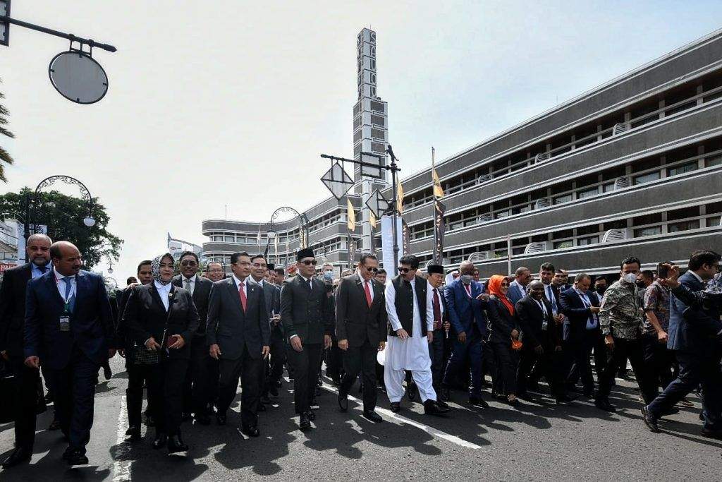 Ridwan Kamil Ikuti "Historical Walk" Konferensi Internasional MPR Ridwan Kamil Ikuti "Historical Walk" Konferensi Internasional MPR