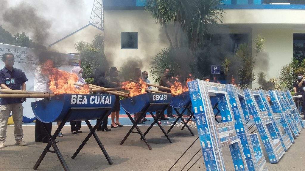 Bea Cukai Bekasi Musnahkan Jutaan Batang Rokok Ilegal Bea Cukai Bekasi Musnahkan Jutaan Batang Rokok Ilegal