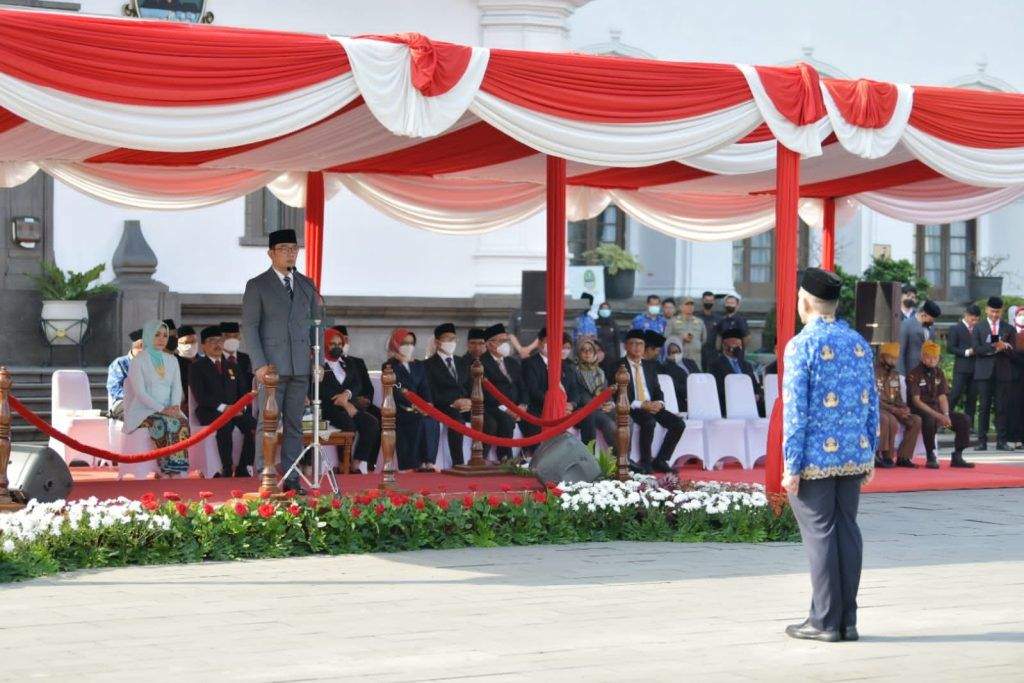 Ridwan Kamil Pimpin Upacara Bela Negara Tingkat Jabar Ridwan Kamil Pimpin Upacara Bela Negara Tingkat Jabar