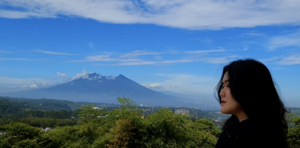 Gandeng Sang Adik, Sarah Saputri Rilis Single "Terlanjur Lelah"