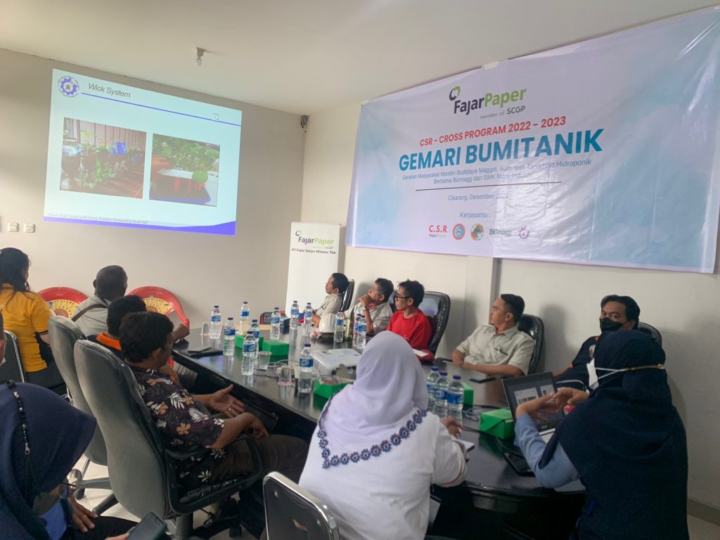 FajarPaper Memulai Kegiatan Gemari Bumitanik Bagi Karyawan Pra Pensiun, Siswa/i SMK dan Masyarakat Desa Terpilih FajarPaper Memulai Kegiatan Gemari Bumitanik Bagi Karyawan Pra Pensiun, Siswa/i SMK dan Masyarakat Desa Terpilih