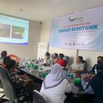 FajarPaper Memulai Kegiatan Gemari Bumitanik Bagi Karyawan Pra Pensiun, Siswa/i SMK dan Masyarakat Desa Terpilih