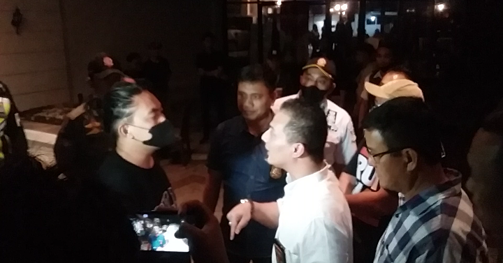 Private Party Di Kolam Renang Di Cikarang Dibubarkan Aparat Gabungan Private Party Di Kolam Renang Di Cikarang Dibubarkan Aparat Gabungan