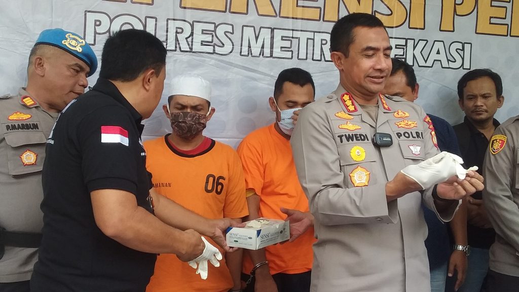 2 Pelaku Pengganjal ATM Di Bekasi Diringkus Polisi 2 Pelaku Pengganjal ATM Di Bekasi Diringkus Polisi