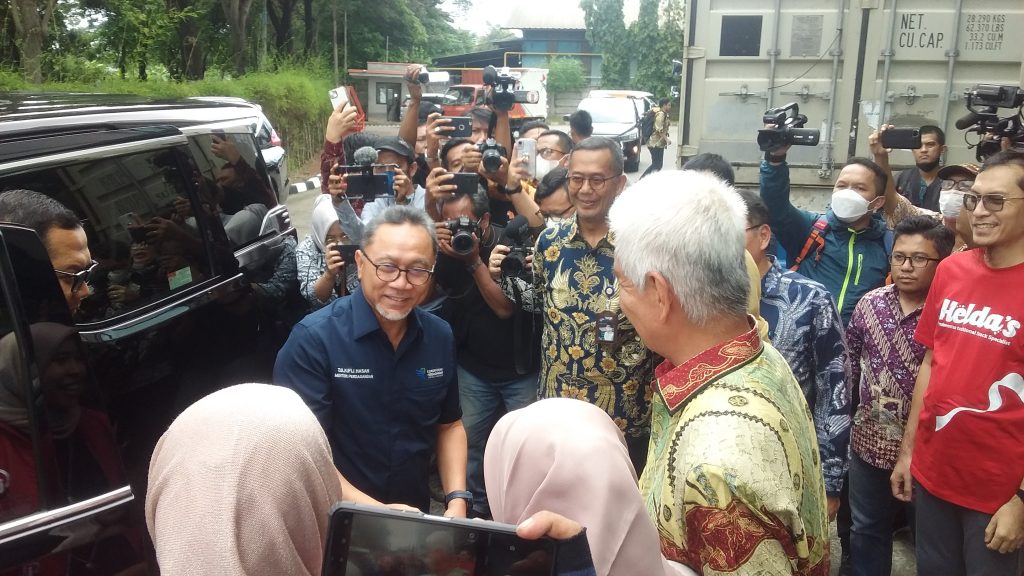 Mendag Zulhas Lepas Ekspor Perdana Produk UMKM Ke Jeddah, Arab Saudi Mendag Zulhas Lepas Ekspor Perdana Produk UMKM Ke Jeddah, Arab Saudi