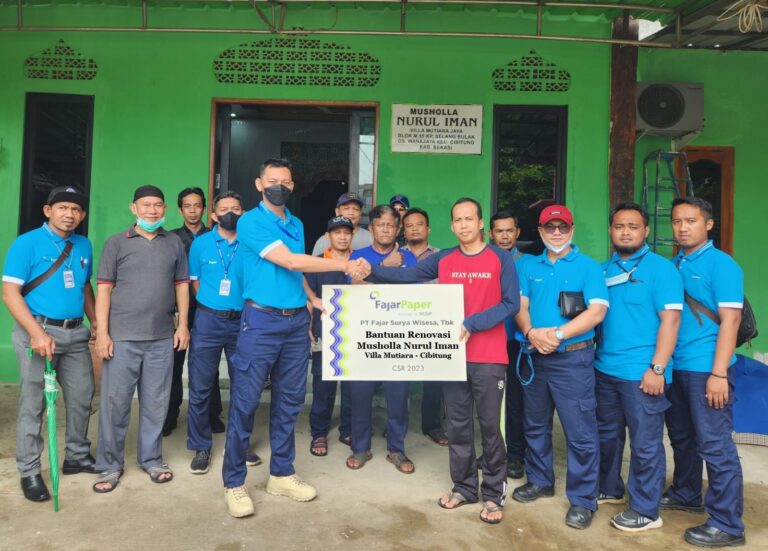 Melalui CSR, FajarPaper Renovasi Musholla Nurul Iman di Perum Villa Mutiara Cibitung