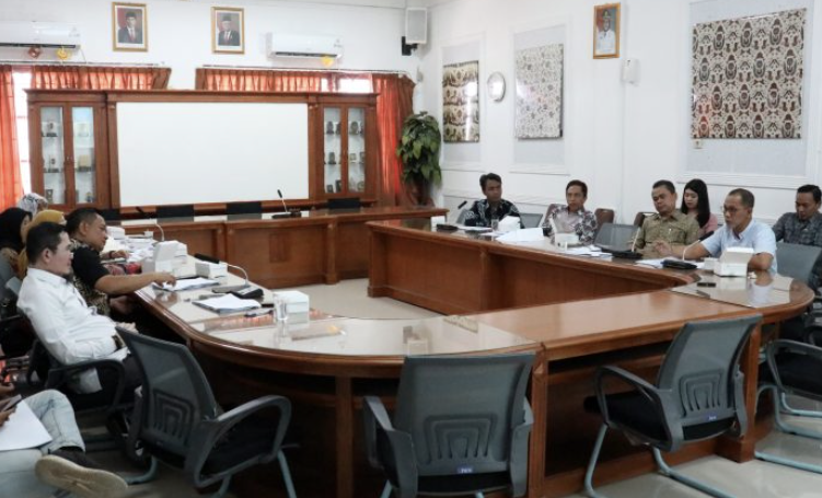 Komisi II Evaluasi Kinerja Perumda Farmasi Ciremai Tahun 2022