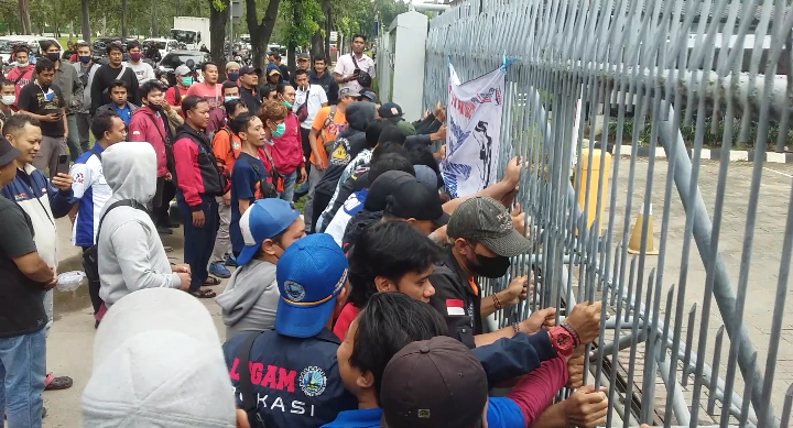 Aneh…! PT FPP Bangun Gedung Baru, Tapi 4 Karyawannya di PHK Semena-mena Aneh…! PT FPP Bangun Gedung Baru, Tapi 4 Karyawannya di PHK Semena-mena