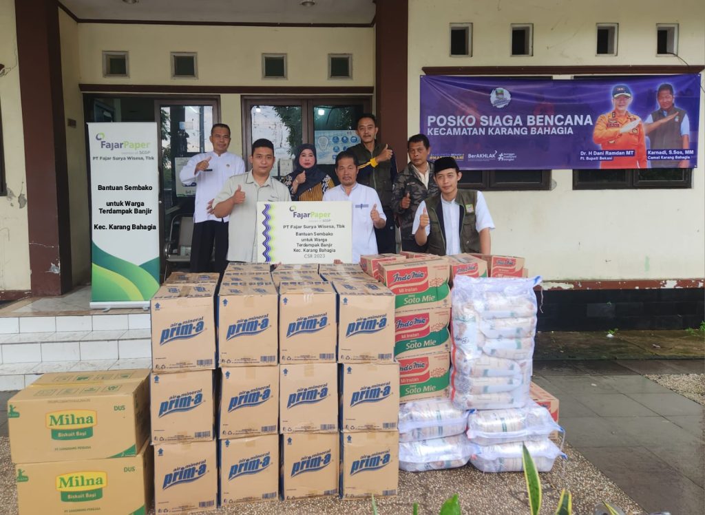 FajarPaper Berikan Bantuan bagi Warga Terdampak Banjir di Kabupaten Bekasi