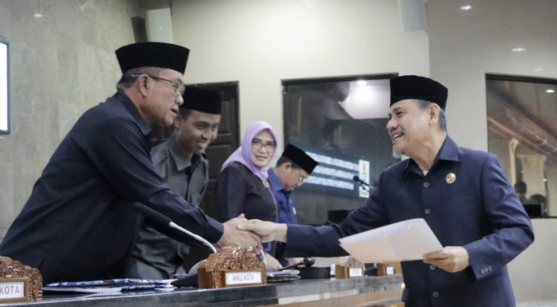 DPRD Terima LKPj Walikota Cirebon 2022 Sekaligus Tetapkan Dua Raperda