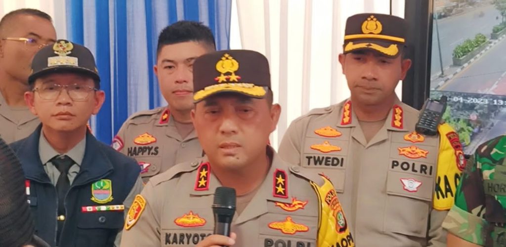 Kapolda Metro Jaya Kunjungi Posyan Pemudik Lebaran 2023 di Jalur Pantura Kapolda Metro Jaya Kunjungi Posyan Pemudik Lebaran 2023 di Jalur Pantura