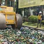Ribuan Botol Miras Berbagai Merk Dimusnahkan Polisi